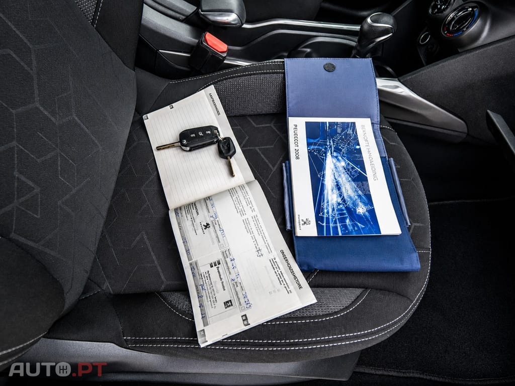 Peugeot 2008 Peugeot 2008 1.2 Allure Pack