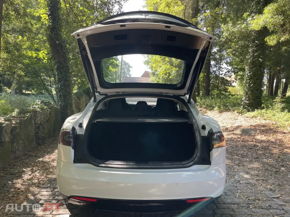 Tesla Model S 90D