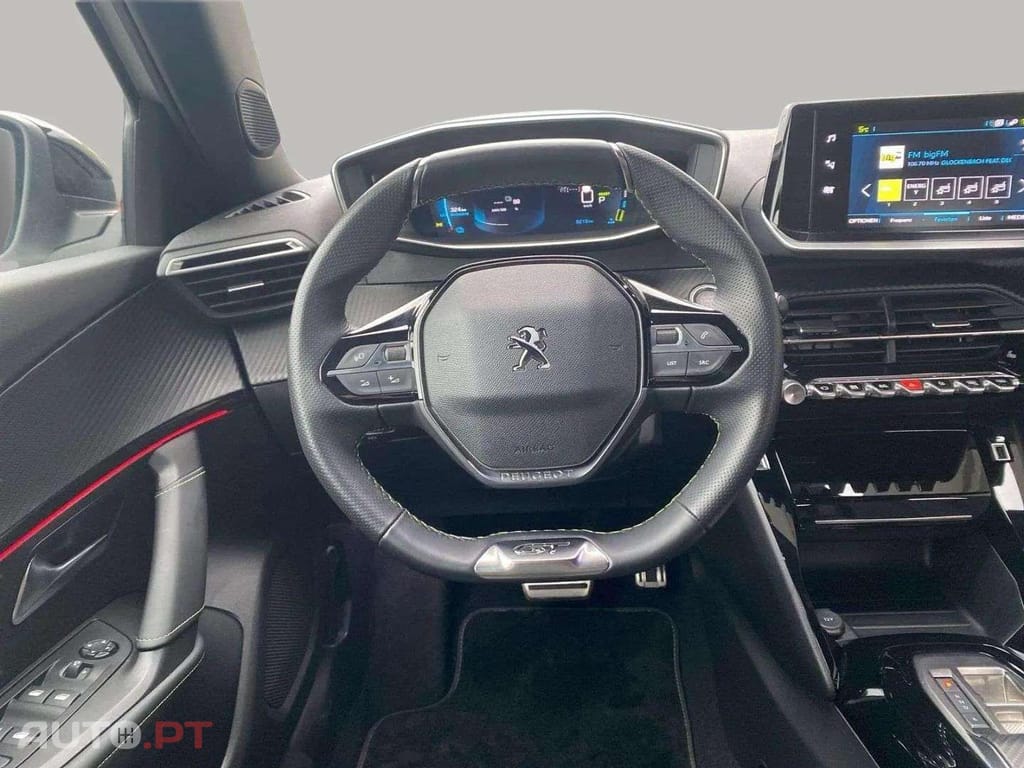 Peugeot E-2008 GT