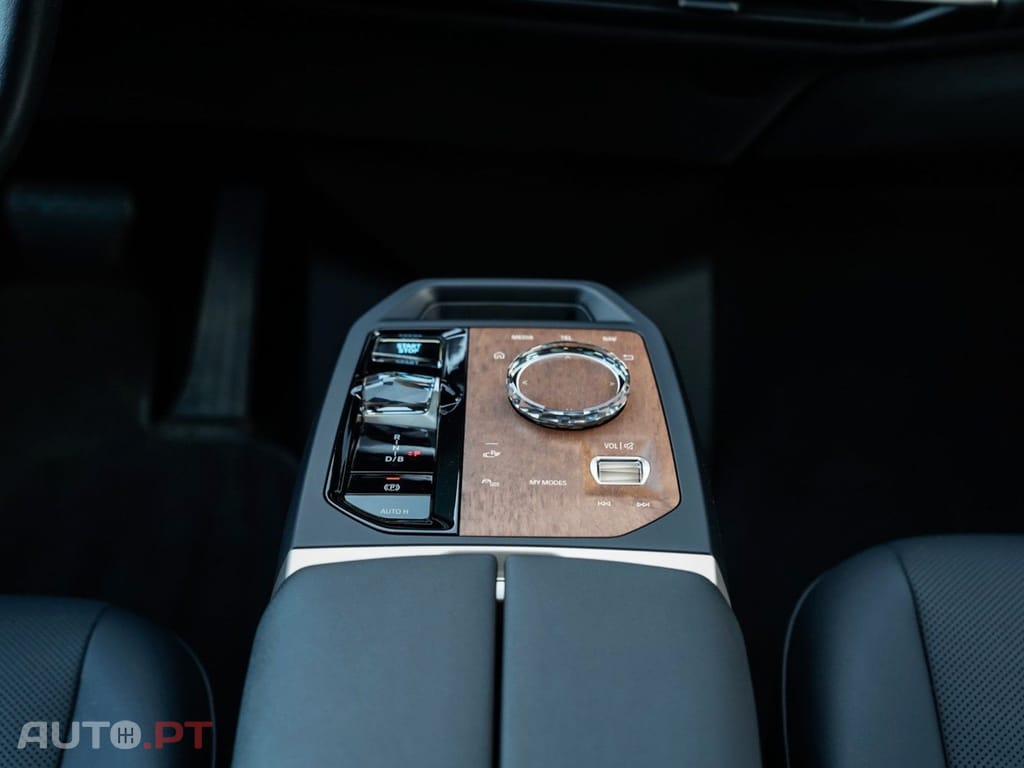 BMW iX 40 xD M Sport I.V.A DEDUTÍVEL 