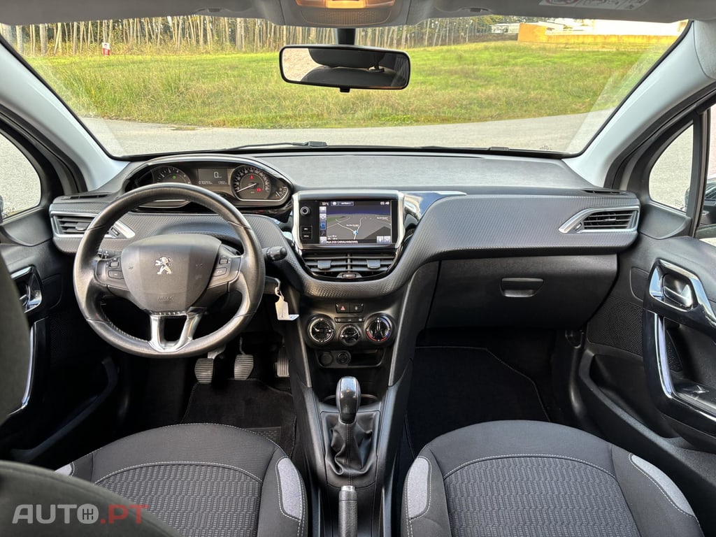 Peugeot 208 1.2 STYLE GPS