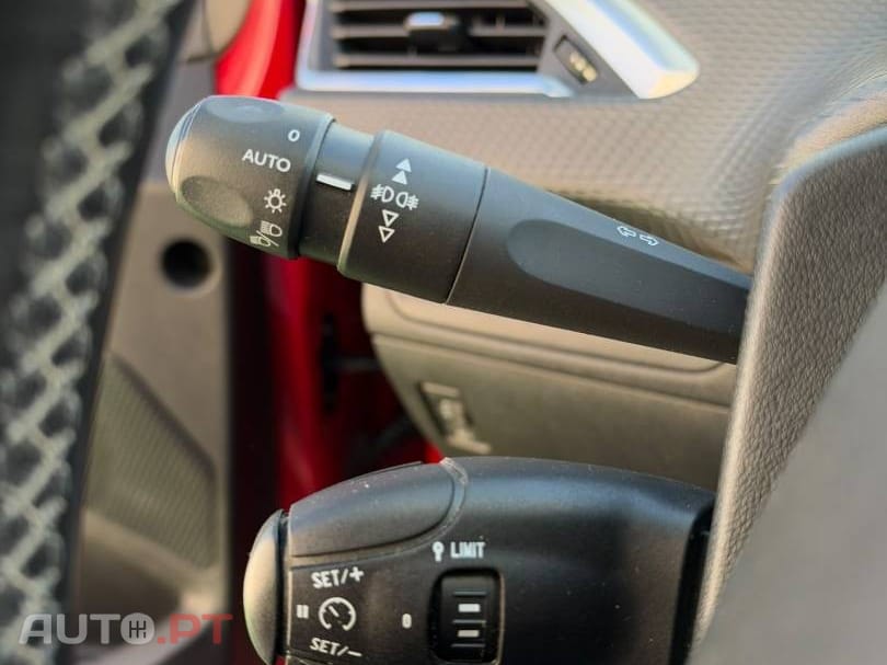 Peugeot 2008 1.2 PureTech Allure EAT6