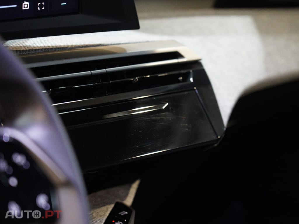 Peugeot 3008 1.2 Hybrid Allure e-DCS6