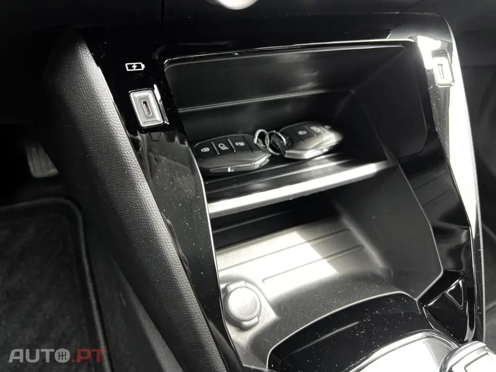 Peugeot E-2008 50 kWh Active Pack