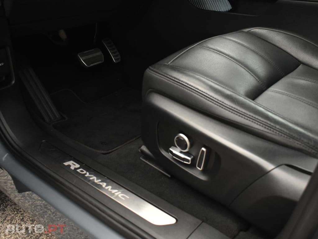 Land Rover Evoque 1.5 P300e AWD R-Dynamic SE Auto