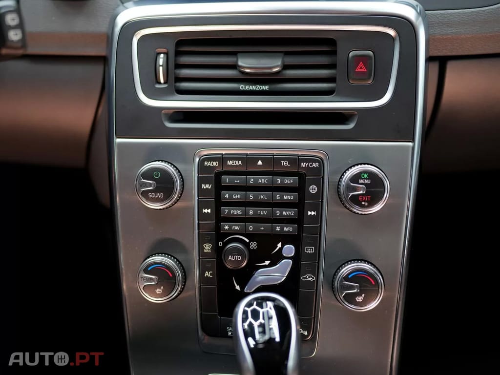 Volvo V60 2.4 D6 Momentum AWD Phev