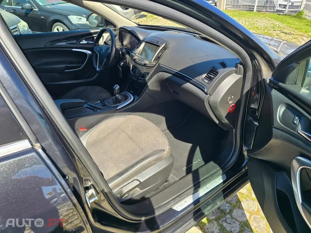 Opel Insignia Outro