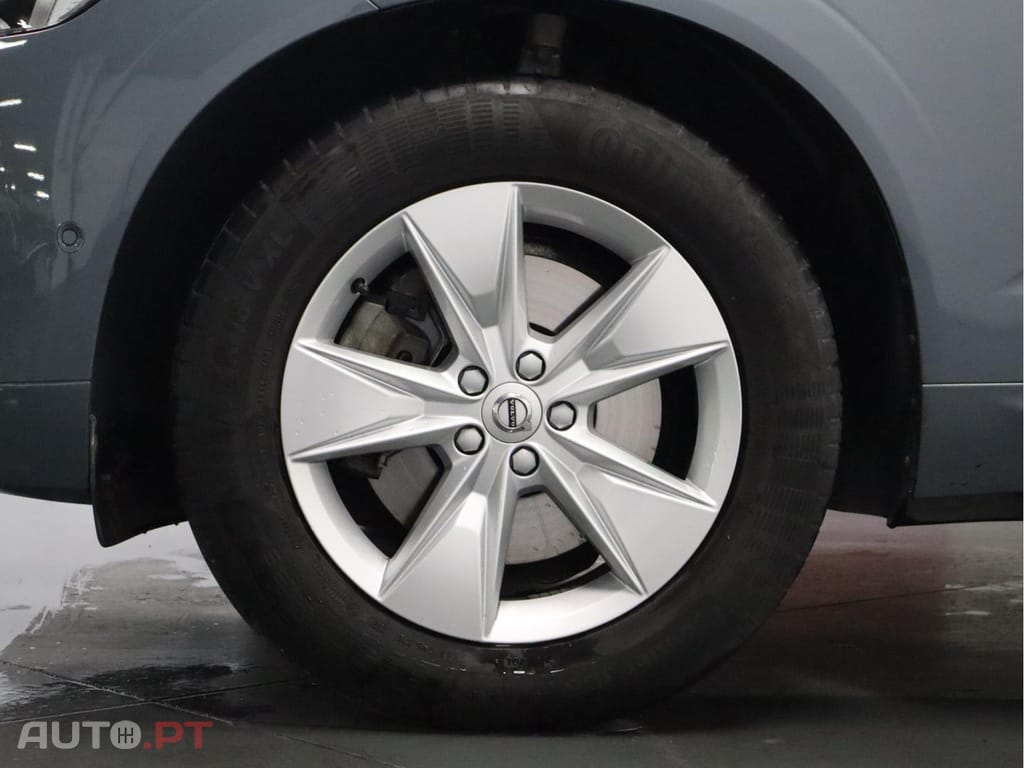 Volvo XC60 2.0 B4  Momentum Plus 