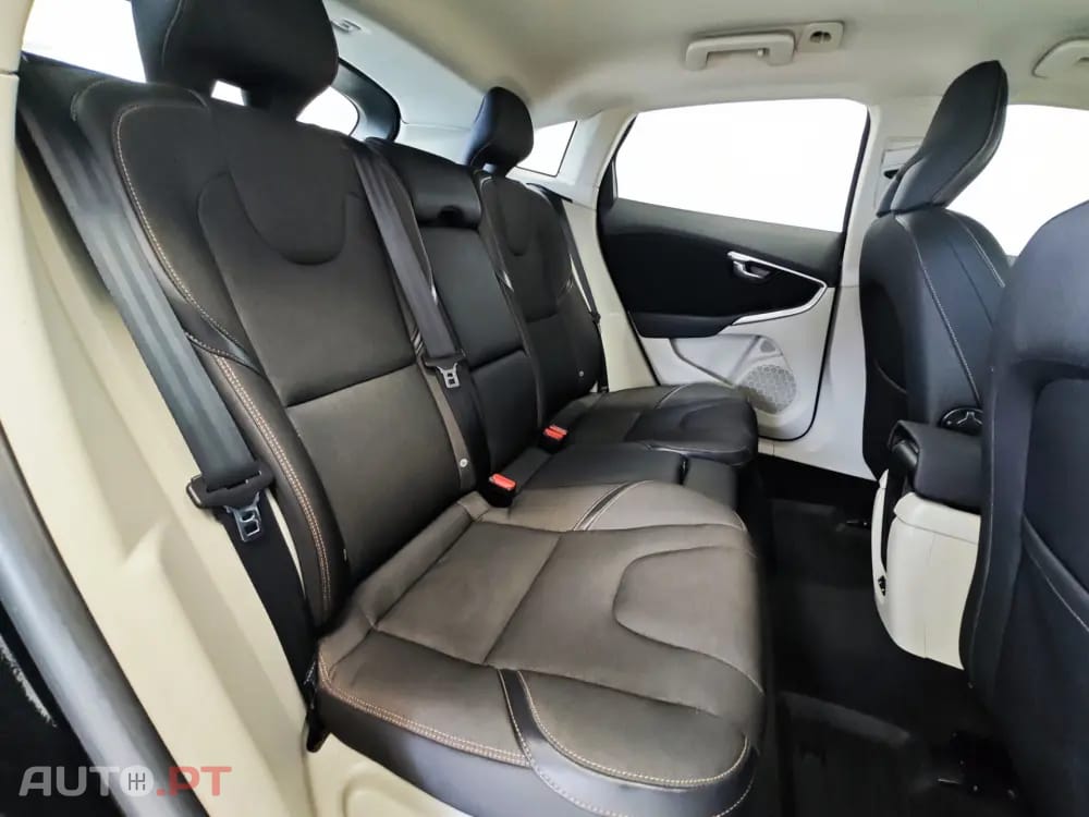 Volvo V40 Cross Country 1.6 D2 Momentum