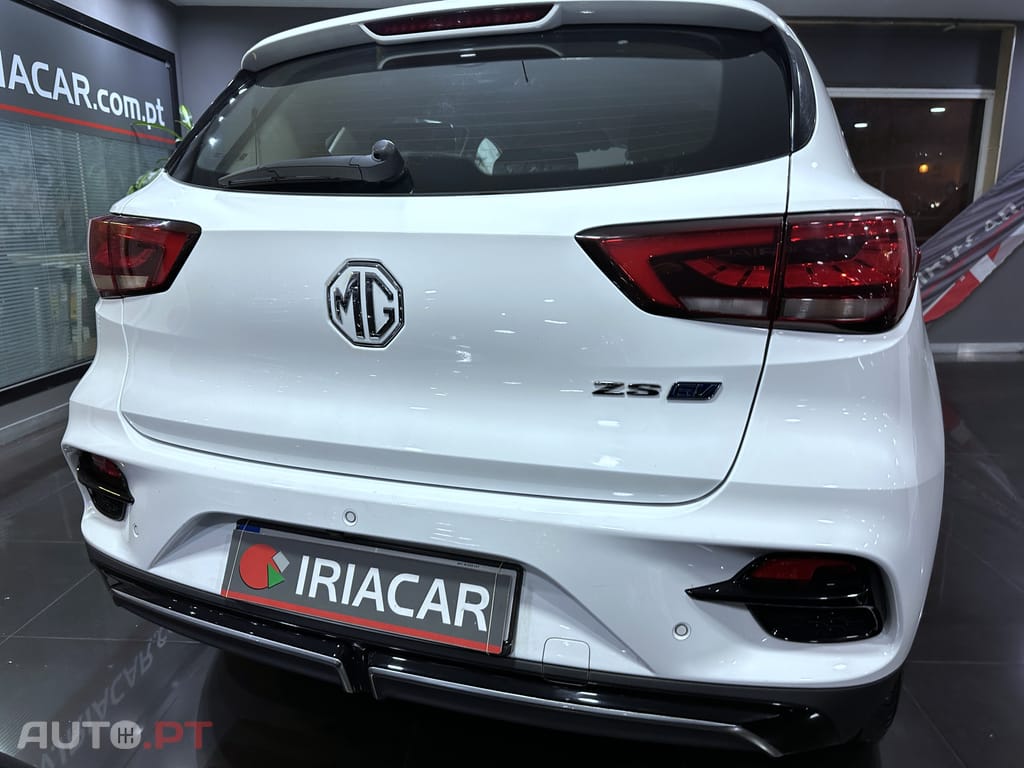 MG ZS Standard Luxury