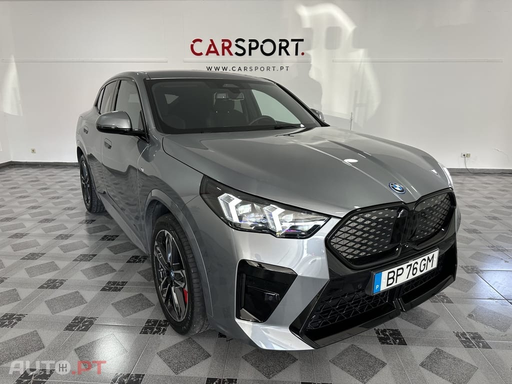 BMW iX2 eDrive20 Pack Desportivo M