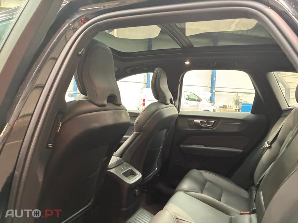 Volvo XC60 T6 PHEV Black Edition AWD
