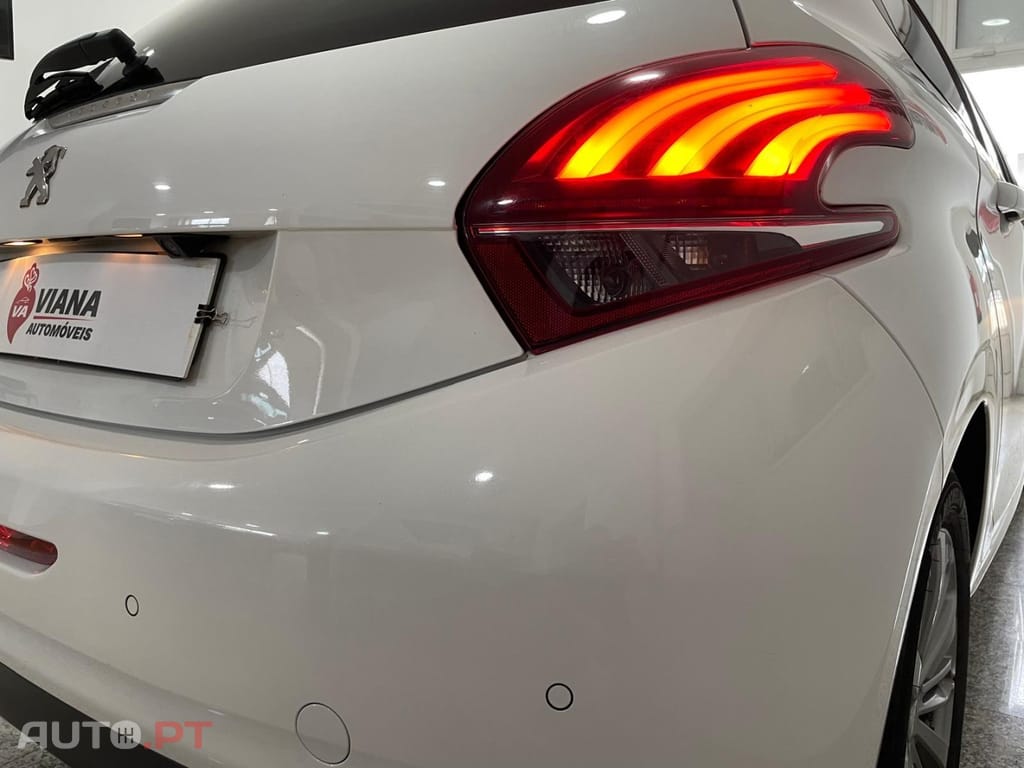 Peugeot 208 1.2 PureTech Signature