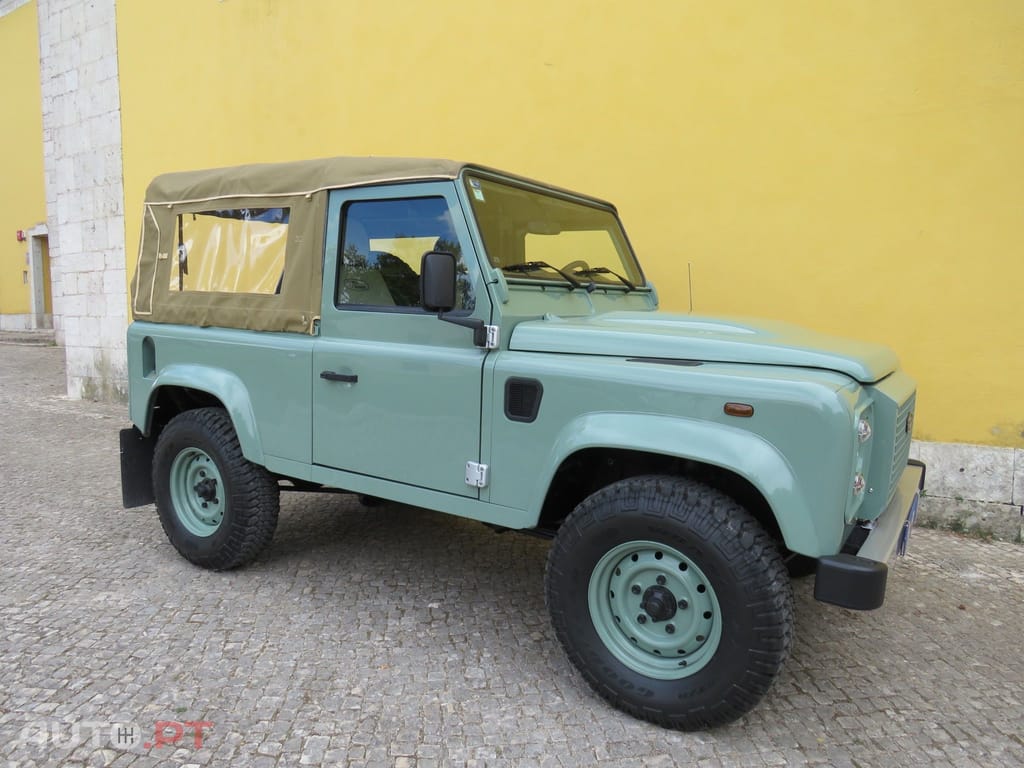 Land Rover Defender TD4 PUMA HERITAGE