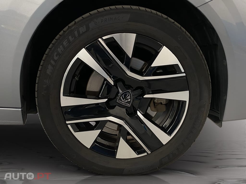 Peugeot 208 1.2 Hybrid Allure e-DCS6 — fotografia 21