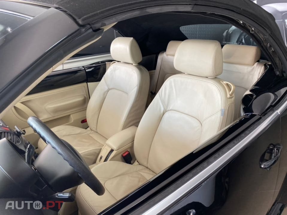 Volkswagen New Beetle Cabriolet 1.4 Top Couro