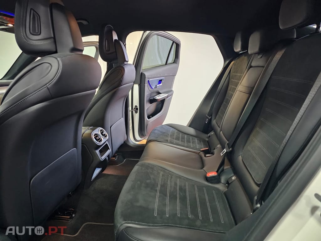 Mercedes-Benz GLC 300 de 4MATIC Coupé AMG Line — fotografia 13