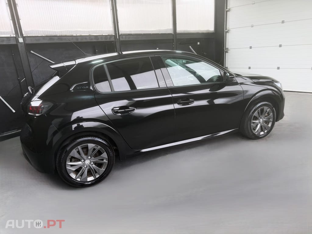 Peugeot E-208 Style
