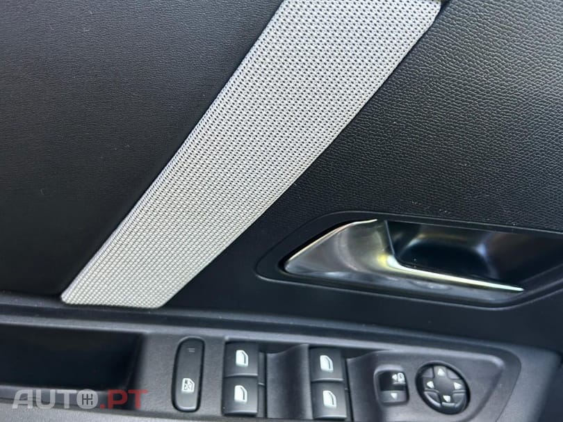 Citroën C4 X 1.2 Hybrid Max e-DSC6 — fotografia 7