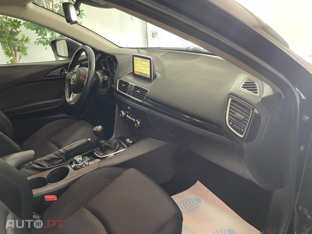 Mazda 3 1.5 Sky-D Evolve HS Navi