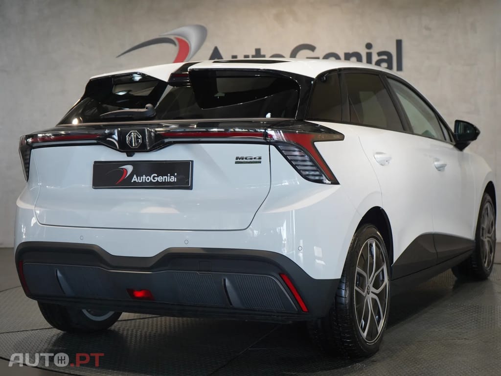 MG MG4 64 kWh Luxury