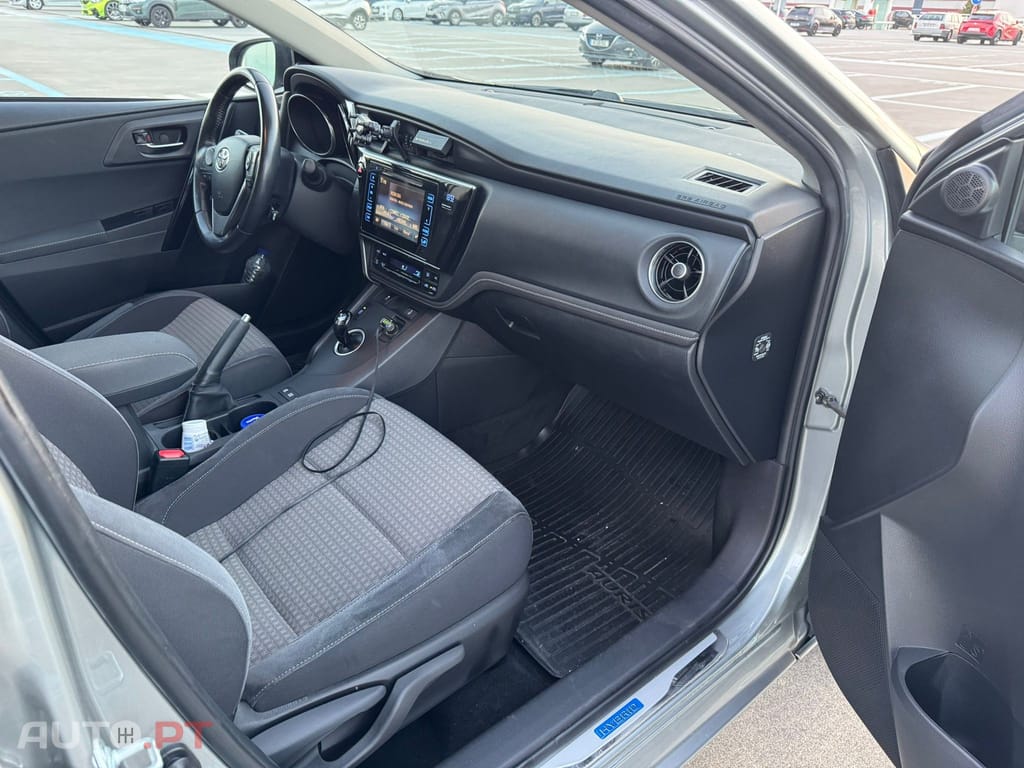 Toyota Auris Touring Sports 1.8 HSD Comfort+P.Sport