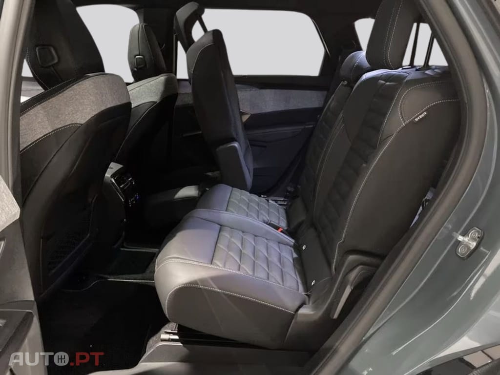 Peugeot E-5008 GT I.V.A DEDUTIVEL 