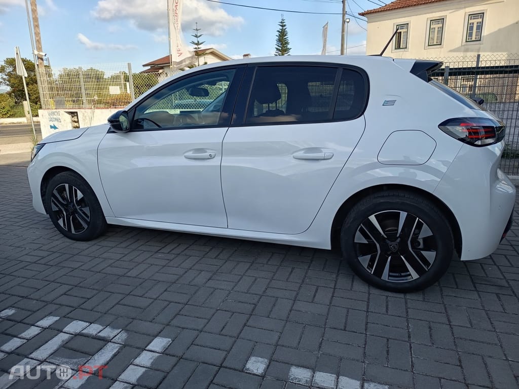 Peugeot E-208 50 kWh Style