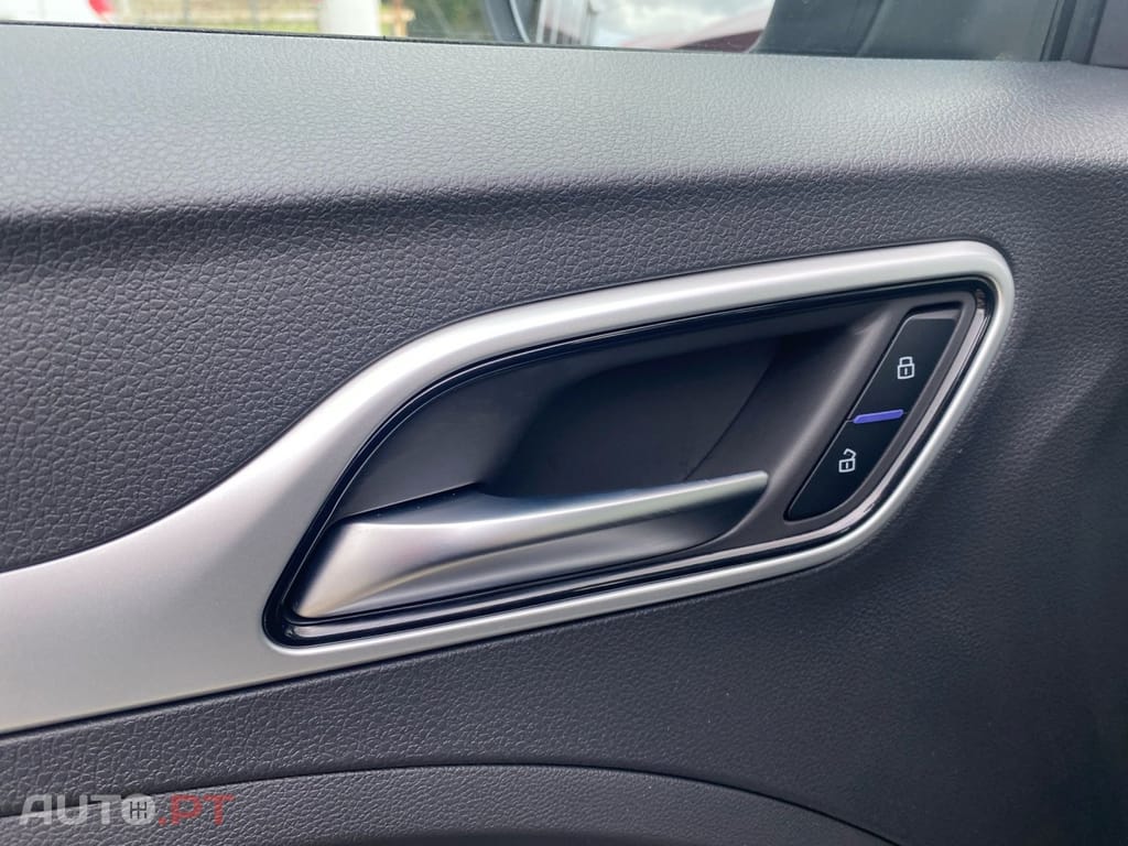 MG ZS EV 72.6 kWh Luxury OBC 11 kW