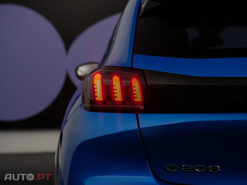 Peugeot E-208 50 kWh Allure Pack