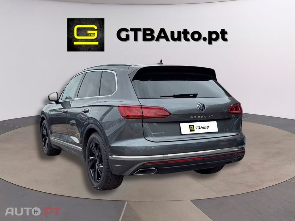 Volkswagen Touareg 3.0 TSI eHybrid I.V.A DEDUTIVEL 