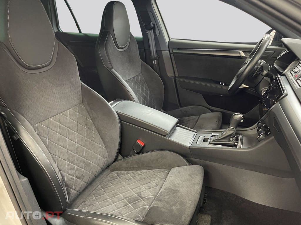 Skoda Superb Break I.V.A DEDUTIVEL 1.4 iV Sportline AHK LED 