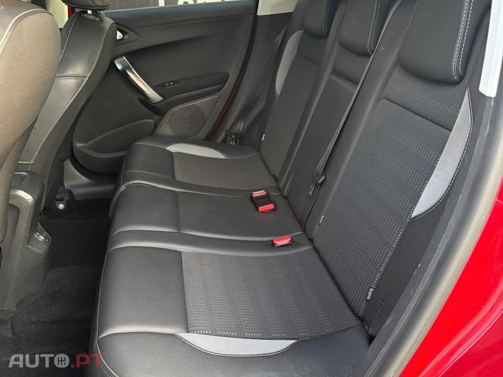 Peugeot 2008 1.2 VTi Access