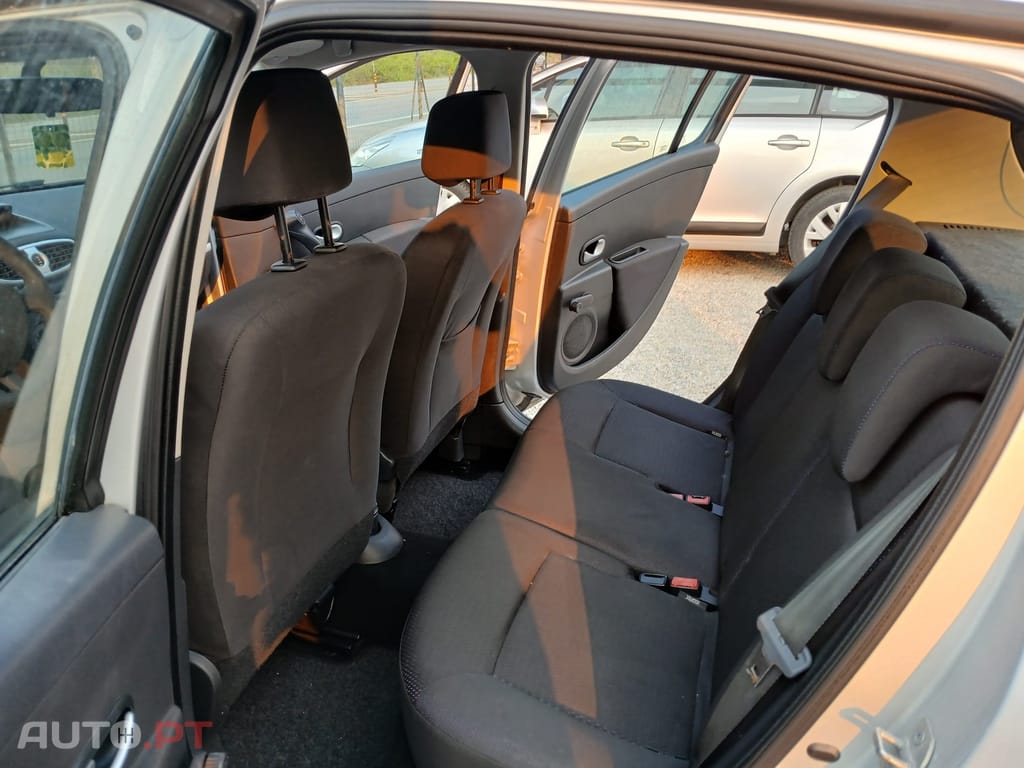 Renault Clio 1.2 16V Confort