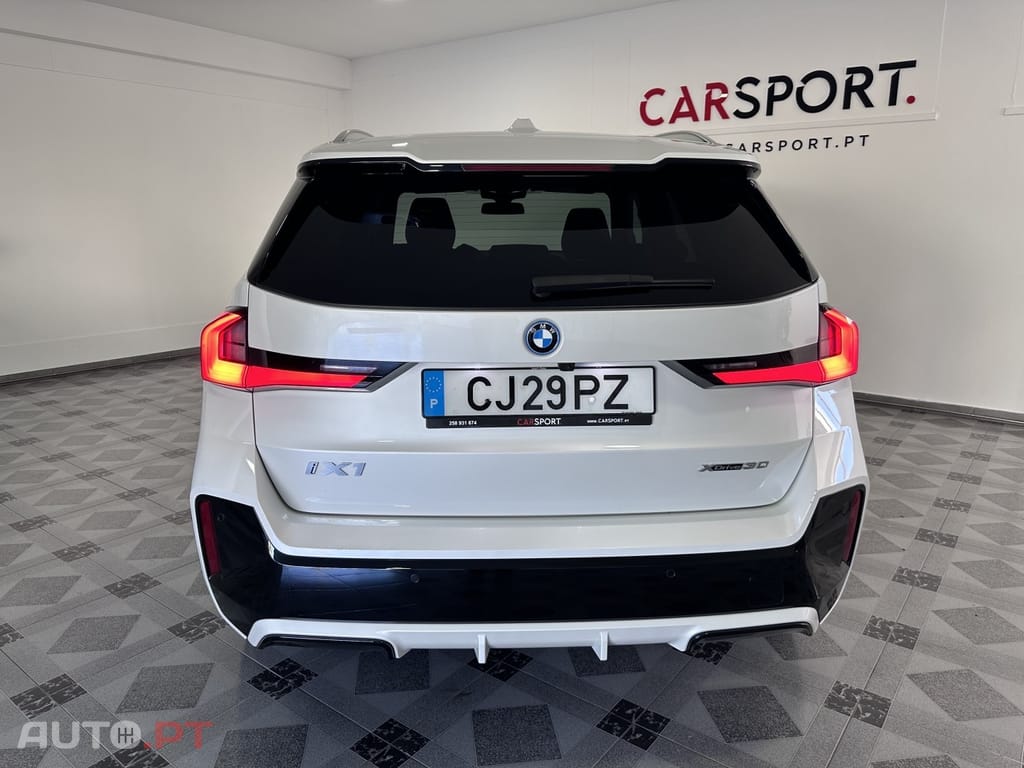 BMW iX1 xDrive30 Pack Desportivo M Pro