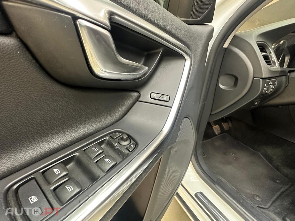 Volvo V60 2.0 D4 Momentum Eco