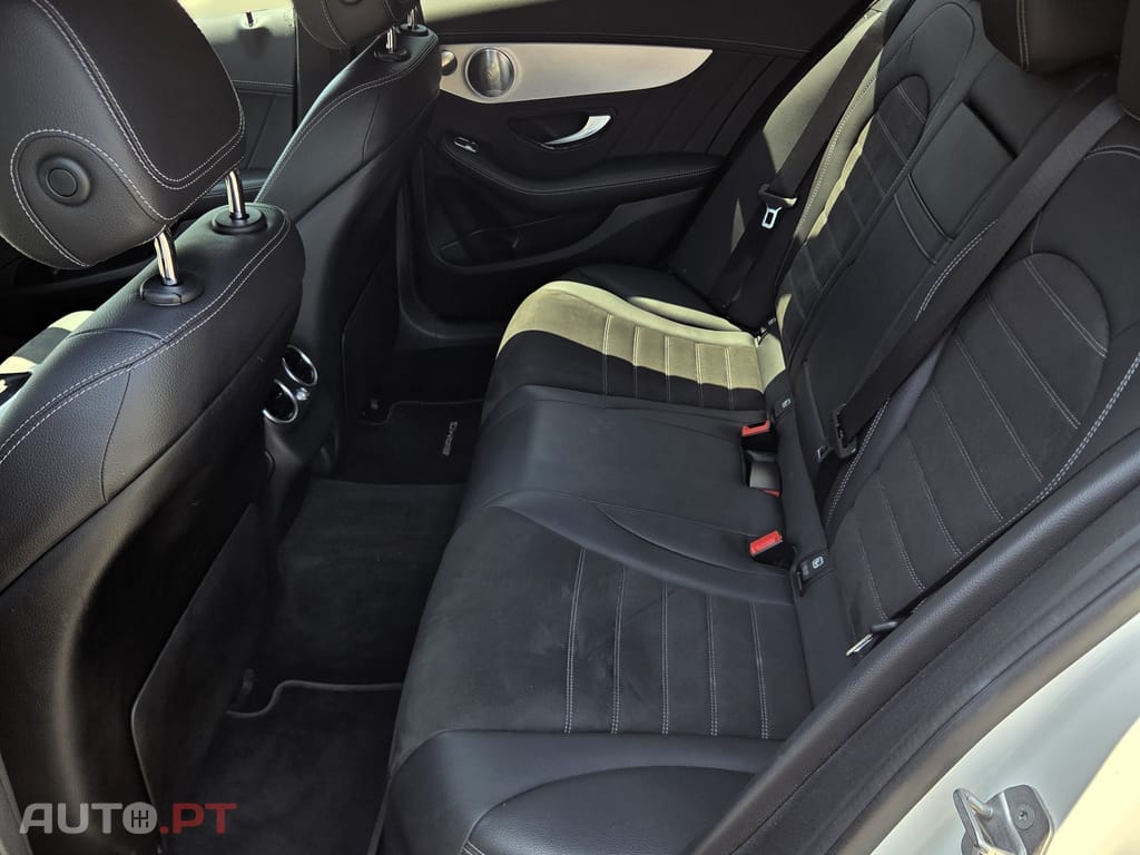 Mercedes-Benz C 300 de AMG-Line (Pack Night) - Burmester Audio, Multibeam, Airmatic, 19"