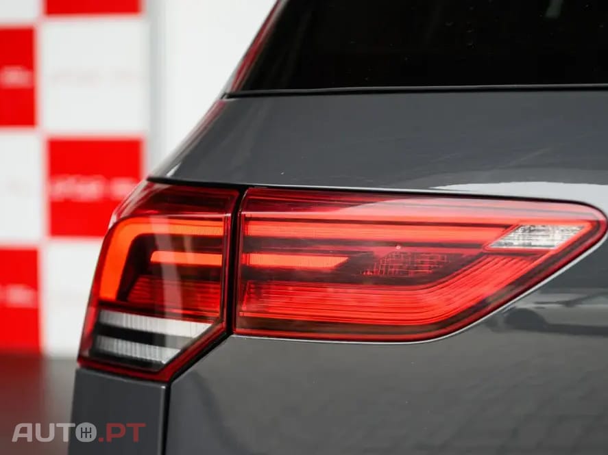 Volkswagen Golf 1.5 eTSI R-Line DSG