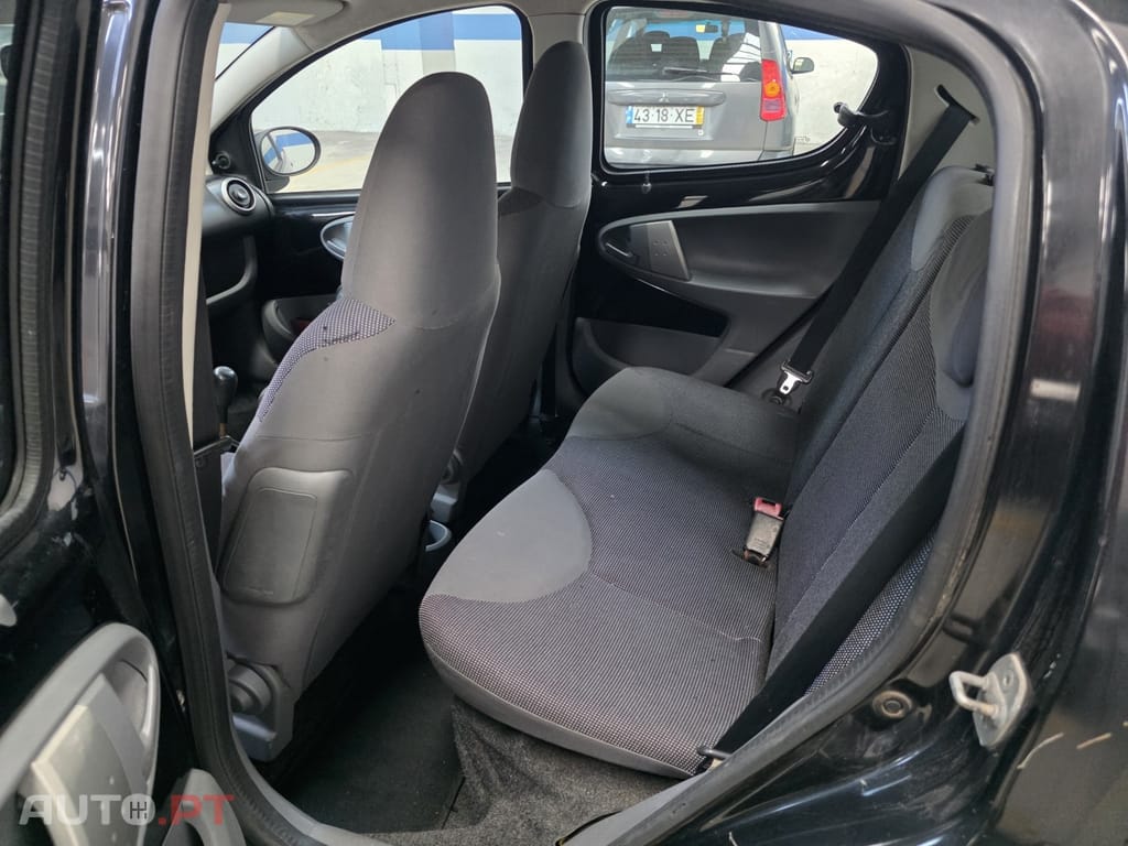 Peugeot 107 1.0 Active — fotografia 9