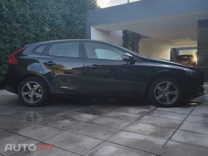 Volvo V40 D2
