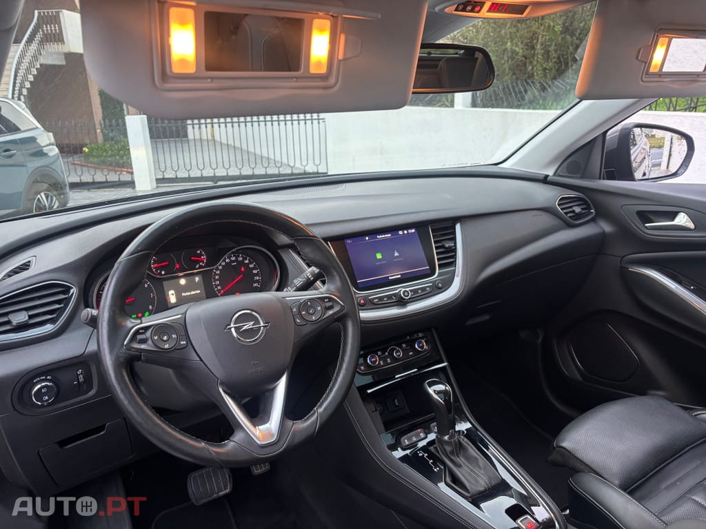 Opel Grandland (X) 1.2 T Design & Tech AT