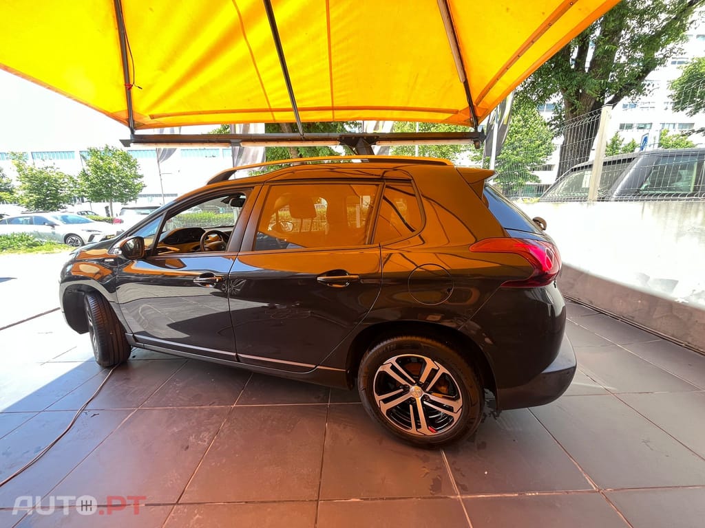Peugeot 2008 1.2 e-VTi Style