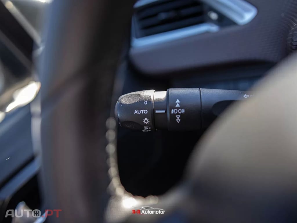 Peugeot 2008 1.2 VTi Active