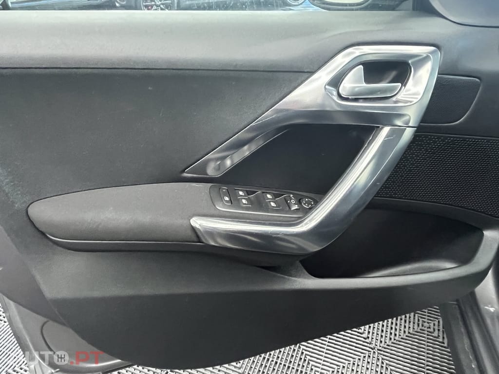 Peugeot 2008 1.2 PureTech Allure
