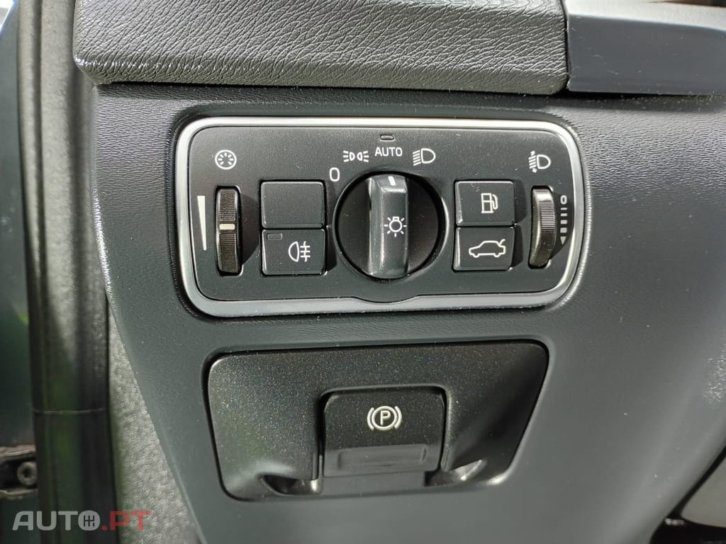 Volvo V60 2.0 D2 R-Design Momentum