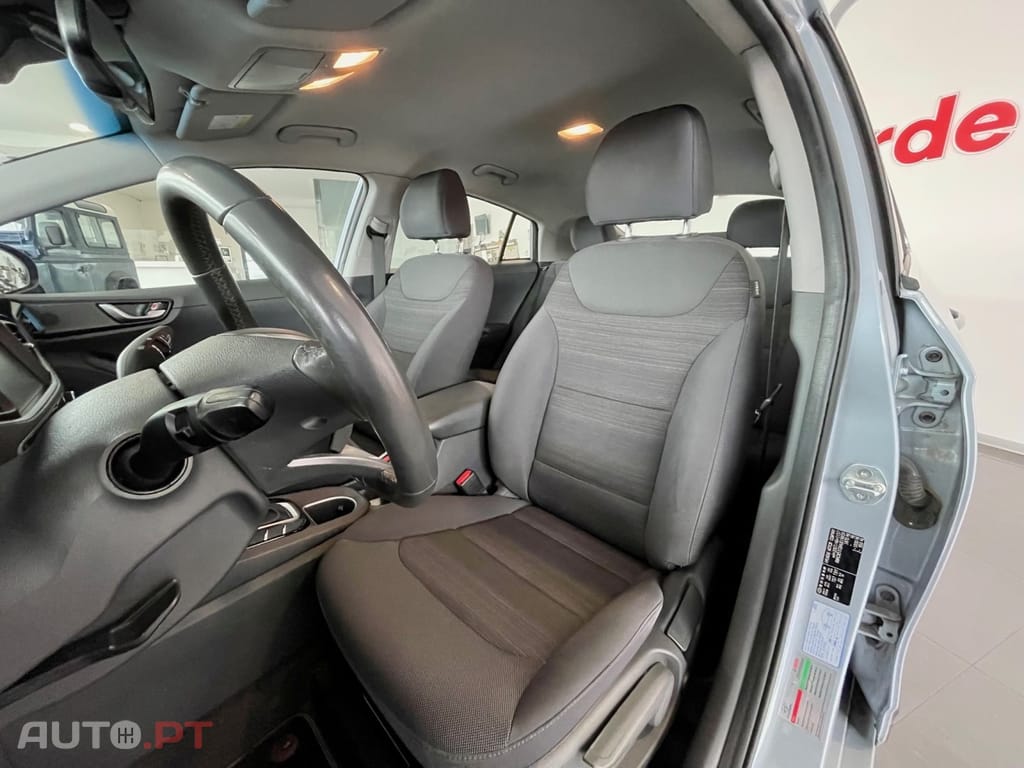 Hyundai Ioniq 1.6 GDI HEV Hybrid Tech