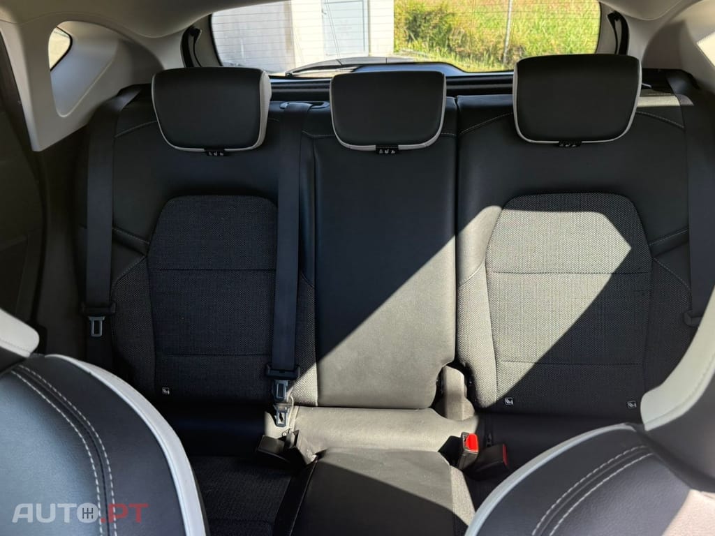 Renault Captur 1.6 E-Tech Intens