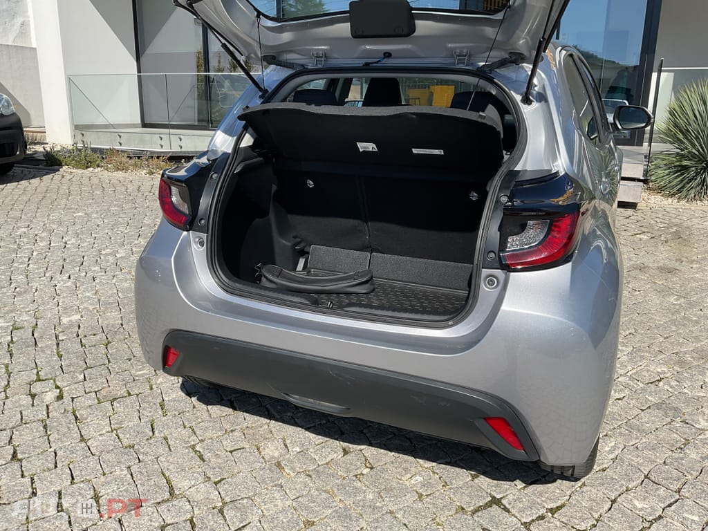 Toyota Yaris TOYOTA YARIS VVT-I HYBRID