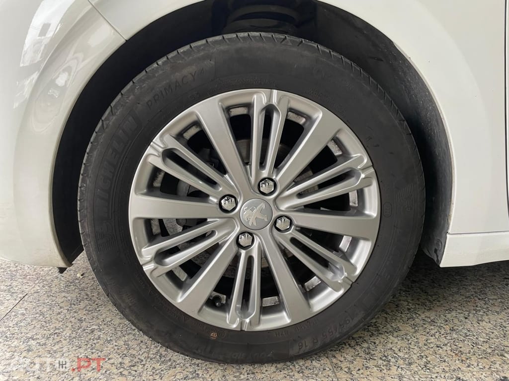 Peugeot 208 1.2 PureTech Signature