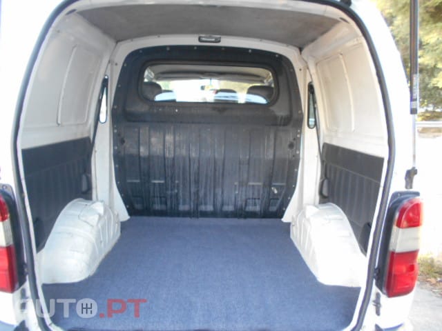 Toyota HiAce 2.5D-4D 6Lugares